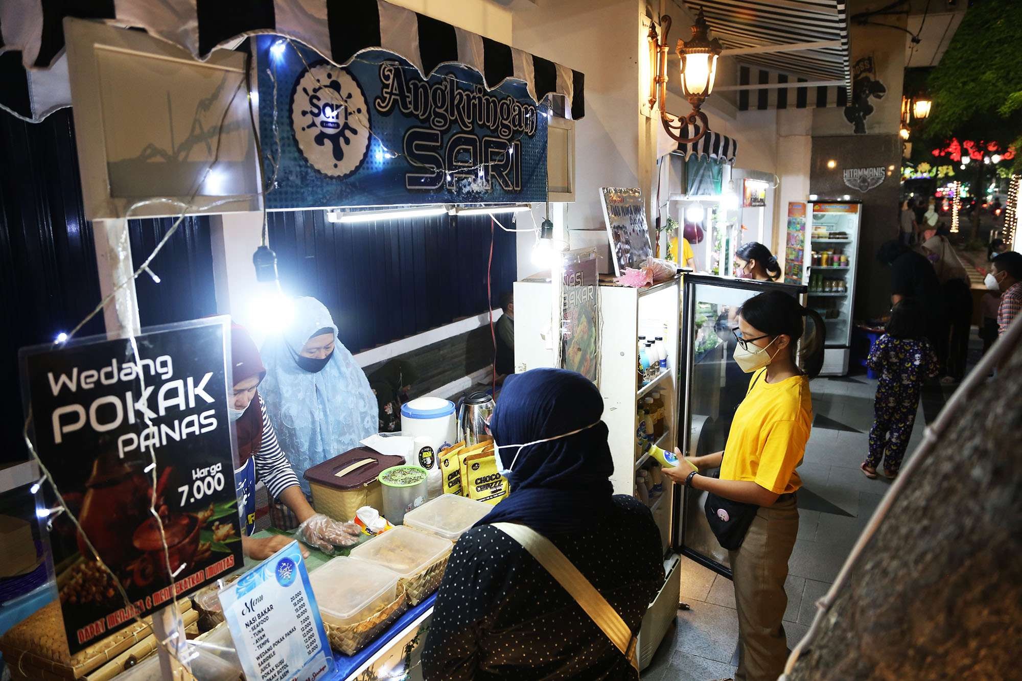 Stand UMKM di Jalan Tunjungan, Surabaya, yang nantinya akan ada dalam CFD sore. (Foto: Istimewa)