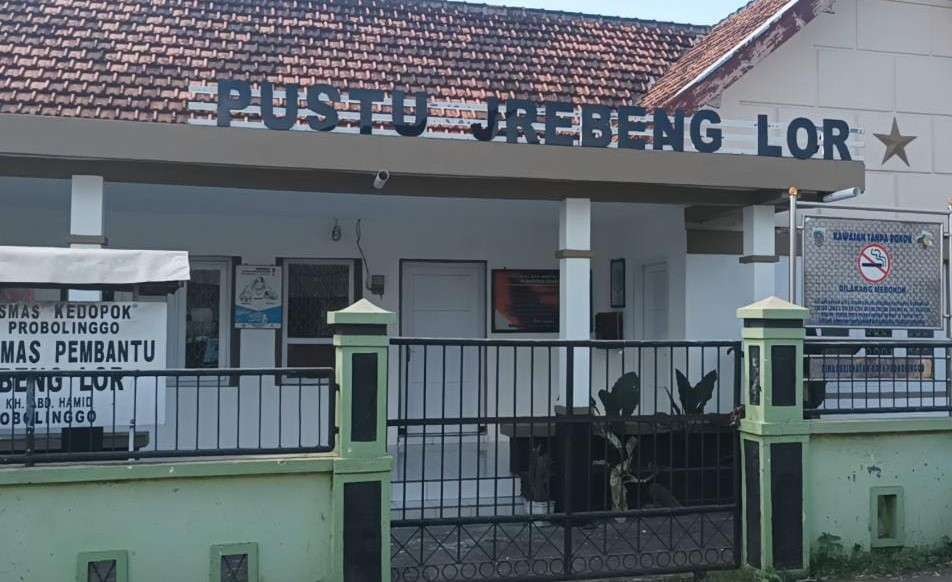 Puskesmas Pembantu (Pustu) di Kelurahan Jrebeng Lor, Kecamatan Kedopok, Kota Probolinggo digembok dan dilas warga setempat. (Foto: Ikhsan Mahmudi/Ngopibareng.id)