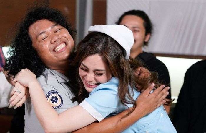 Komedian Marshel Widianto saat beradu akting di sketsa komedi Klinik Tendean bersama Celine Evangelista. (Foto: Istimewa)