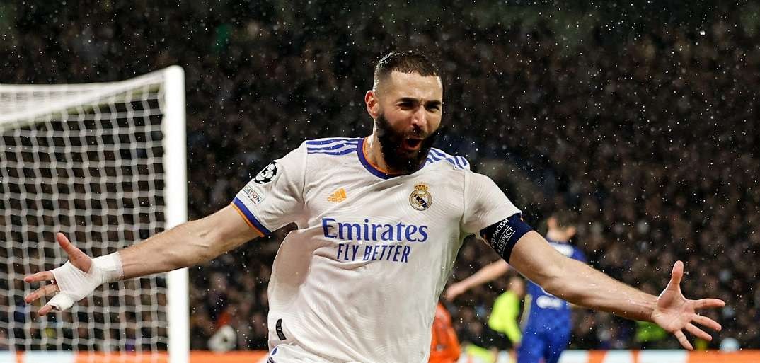 Karim Benzema mencetak dua gol ke gawang Chelsea di babak pertama. (Foto: Twitter/@realmadrid)