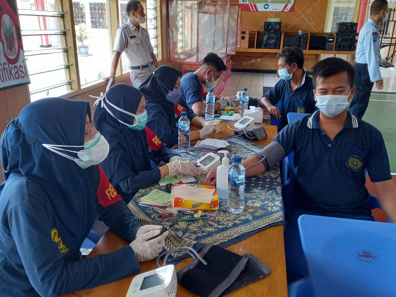 Warga binaan atau narapidana di Lapas Kelas II A Bojonegoro ikut vaksin booster. (Foto: Dok Humas Polres Bojonegoro).