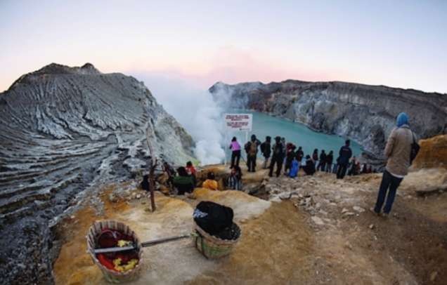 Kawasan objek wisata alam geopark Kawah Ijen disepakati 1/3 wilayah barat masuk Bondowoso, dan 2/3 wilayah timur masuk Banyuwangi. (Foto: Disparbudpora Bondowoso)