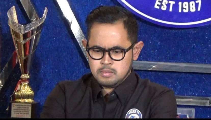 Presiden Arema FC, Gilang Widya Pramana saat berada di Kantor Singo Edan (Foto: Media Officer Arema FC)