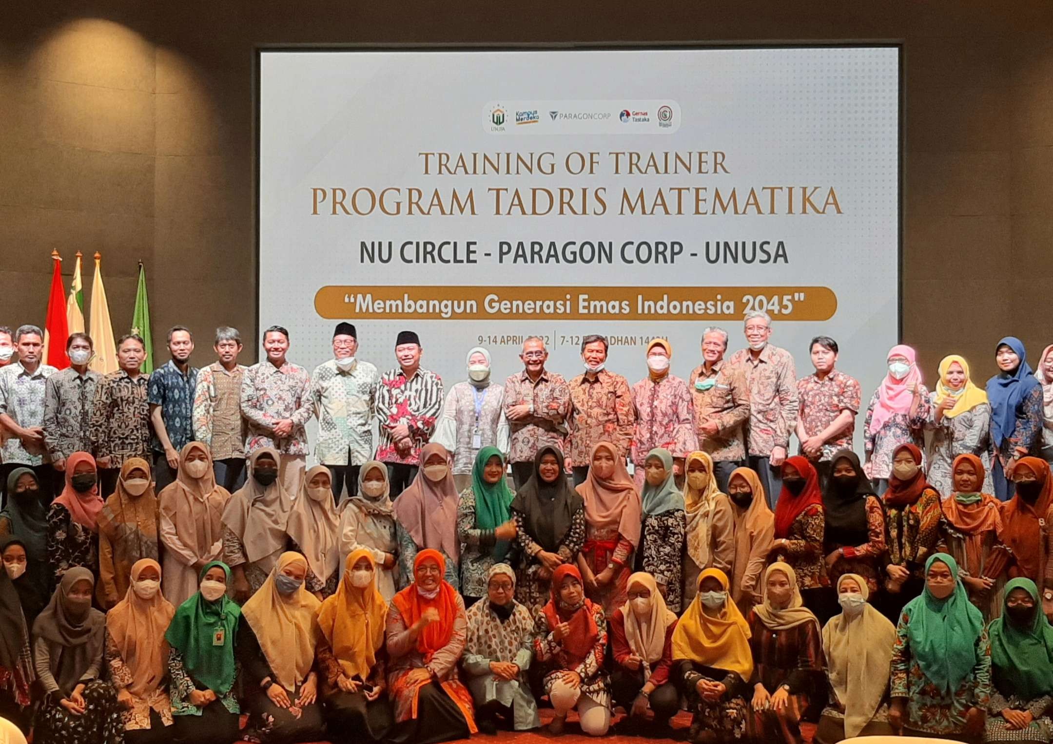 Para peserta pelatihan TOT Program Tadris Matematika bersama Rektor Unusa, Prof Achmad Jazidie. (Foto: Pita Sari/Ngopibareng.id)