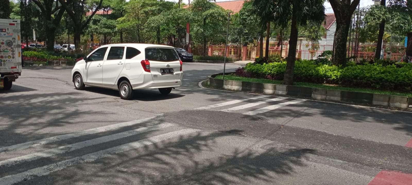 Salah satu titik jalan berlubang di Veteran, Kota Malang yang sudah dilakukan pengaspalan ulang (Foto: Lalu Theo/ngopibareng.id)