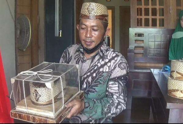 Kerajinan tangan berbahan pelepah dan gedebog pisang yang diproduksi Suryanto, warga Dusun Bebekan, Desa Tapen, Kecamatan Kudu, Kabupaten Jombang. (Foto: Mardiansyah triraharjo/Ngopibareng.id)