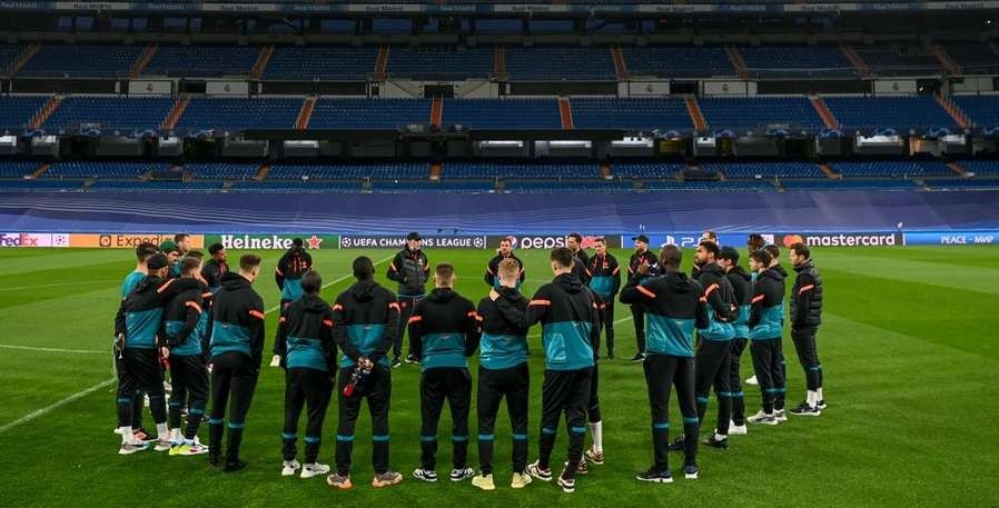 Skuat Chelsea saat menjajal rumput stadion kandang Real Madrid, Estadio Santiago Bernabeu