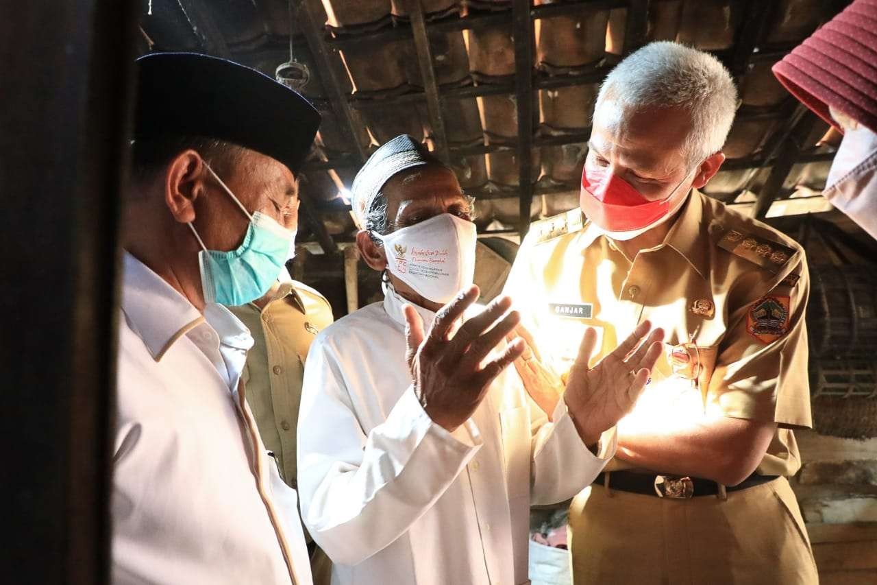 Gubernur Jawa Tengah Ganjar Pranowo guru ngaji di Kendal. (Foto: dok. Humas Pemprov Jateng)