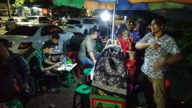 Tempat kuliner malam hari di Surabaya. (Foto: Istimewa)