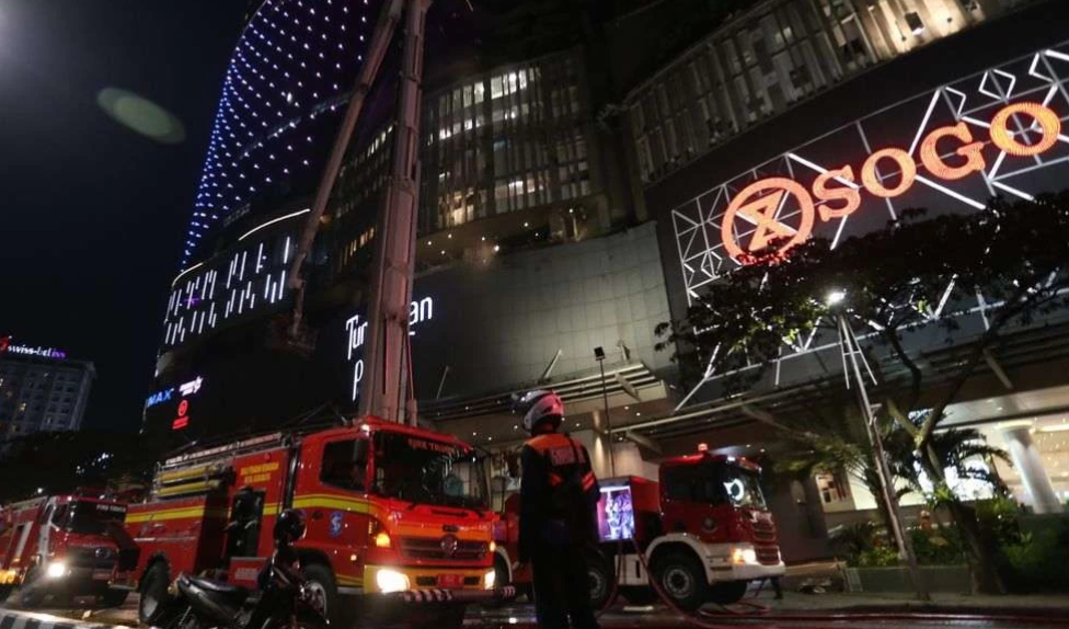 Tunjungan Plaza Surabaya tepatnya di TP5, terbakar hebat pada Rabu, 13 April 2022. Sedikitnya 10 mal di Indonesia pernah terbakar. (Foto: ist)