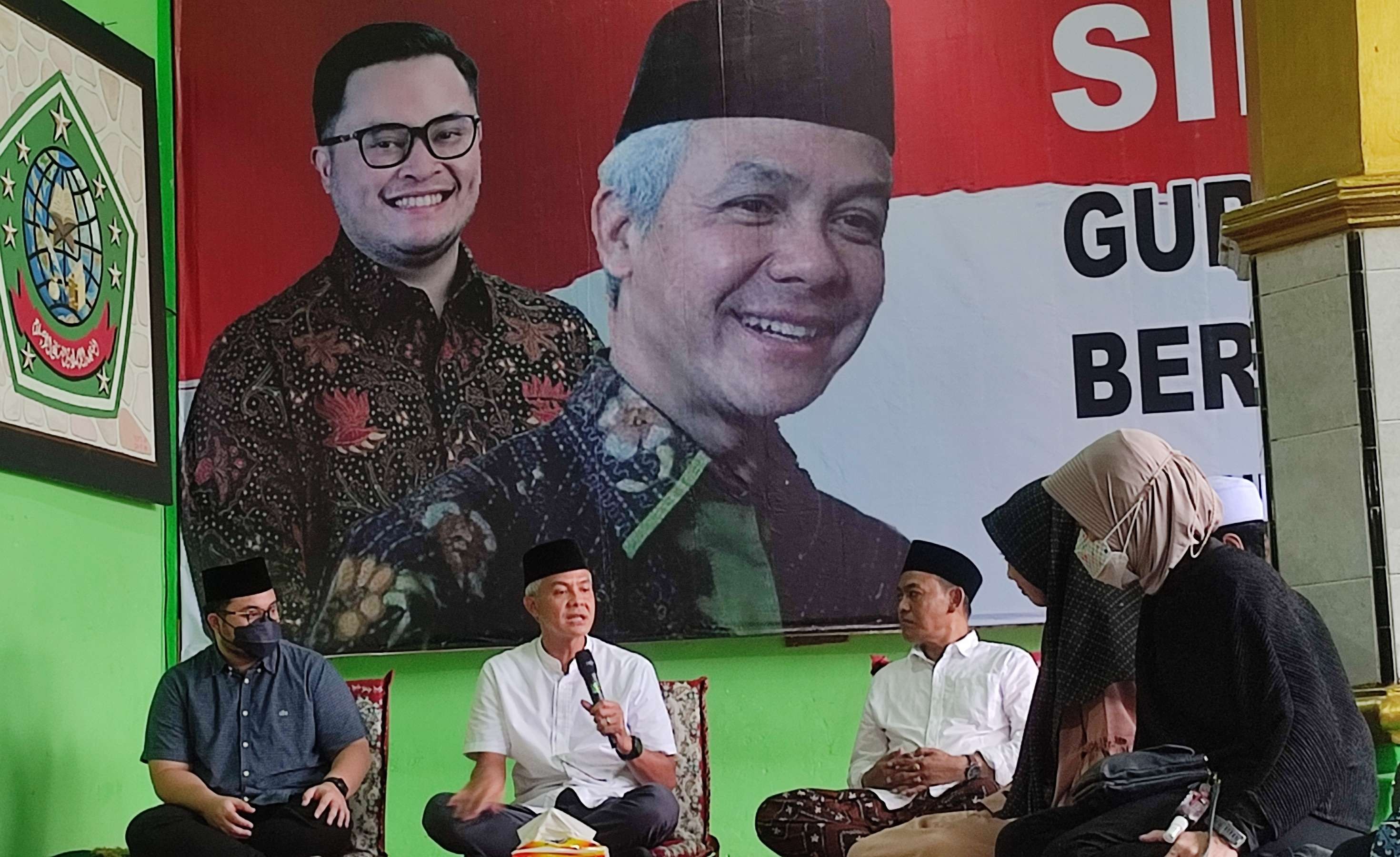 Gubernur Jawa Tengah Ganjar Pranowo berkunjung silaturahmi ke Pondok Pesantren Al Islah Assuyuthi Dusun Delopo Desa Karang Rejo Kecamatan Ngasem Kabupaten Kediri, Sabtu 16 April 2022 (Foto: Fendy Plesmana/Ngopibareng.id)