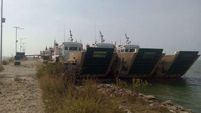 Kapal rede di dermaga kargo dan curah cair di Pelabuhan UPT Pengumpan Ragional Paciran, Lamongan, Jatim. (Foto: Istimewa)