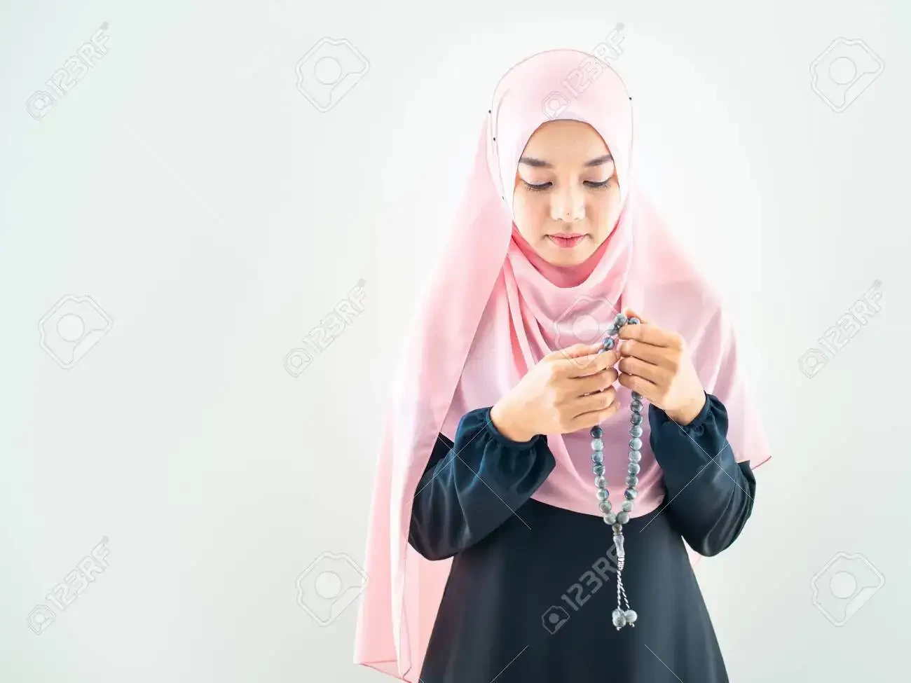 Setiap pribadi Muslim selalu berdoa dalam ikhtiar mendekatkan diri pada Allah ta'ala. (Foto: Istimewa)