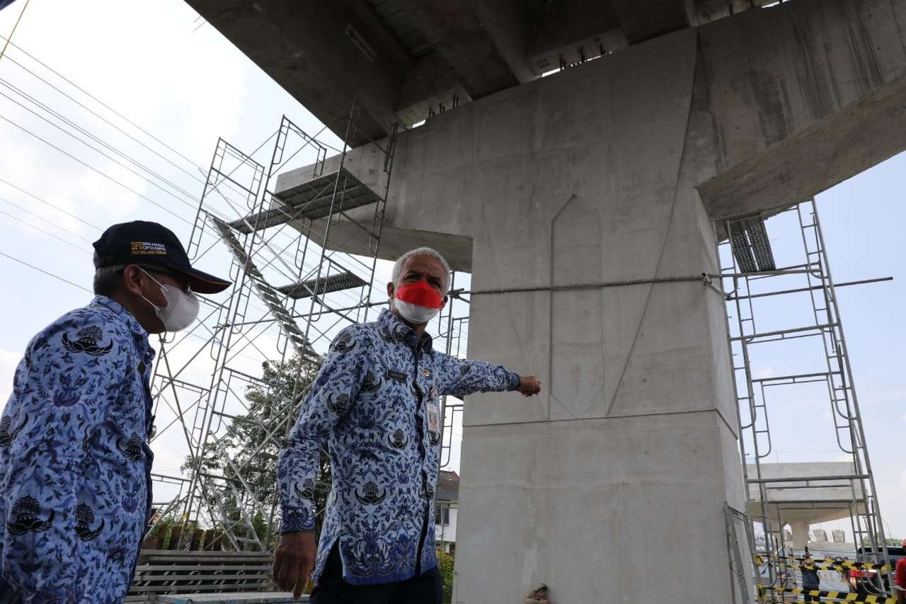 Gubernur Ganjar Pranowo mulai melakukan pantauan jalur mudik di Jawa Tengah, memeriksa simpang Pasar Mranggen dan Fly Over Ganefo. (Foto: ist)