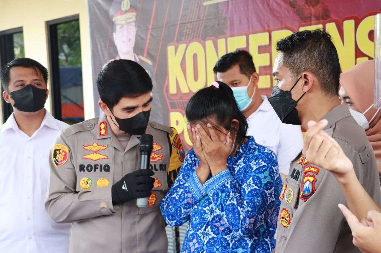 Konferensi pers kasus telur busuk di Mapolresta Mojokerto.(Foto: Deni Lukmantara/Ngopibareng.id)