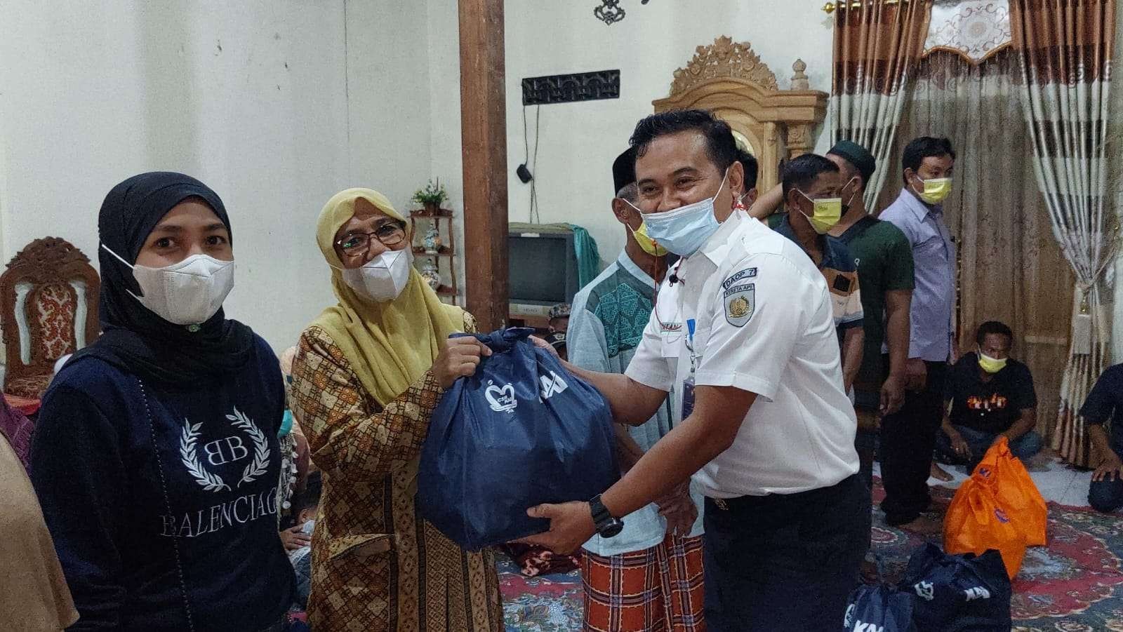 Berkah di Bulan Suci Ramadan Daop 7 Berikan Bantuan 1000 Paket Sembako dan perlengkapan Ibadah (Foto: istimewa)