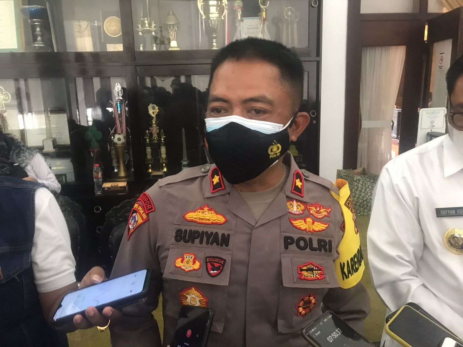 Kabag Ops Polresta Malang Kota, Kompol Supiyan saat berada di Balaikota Malang (Foto: Lalu Theo/ngopibareng.id)