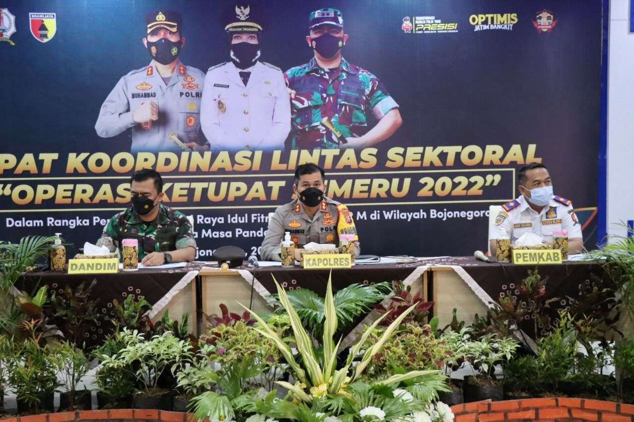 Rapat Koordinasi dipimpin Kapolres Bojonegoro, AKBP Muhammad,  juga Dandim 0813/Bojonegoro, Letkol . Arm. Arif Yudo Purwanto, Bupati Bojonegoro diwakili Kadishub Bojonegoro Andik Sujarwo.(Foto: dok. humas Polres Bojonegoro/ngopibareng.id)