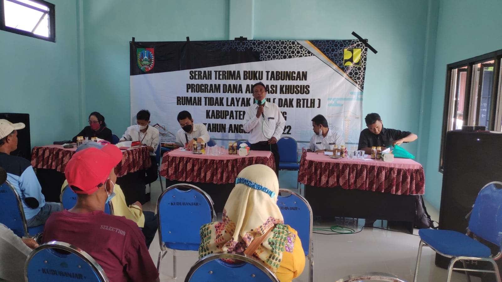 Pelaksanaan program Dana Alokasi Khusus. (DAK) 2022 bidang perumahan yang telah melalui tahap serah terima buku tabungan penerima bantuan, di Desa Kudubanjar, Kecamatan Kudu, Kabupaten Jombang, beberapa waktu lalu. (Foto: Istimewa)