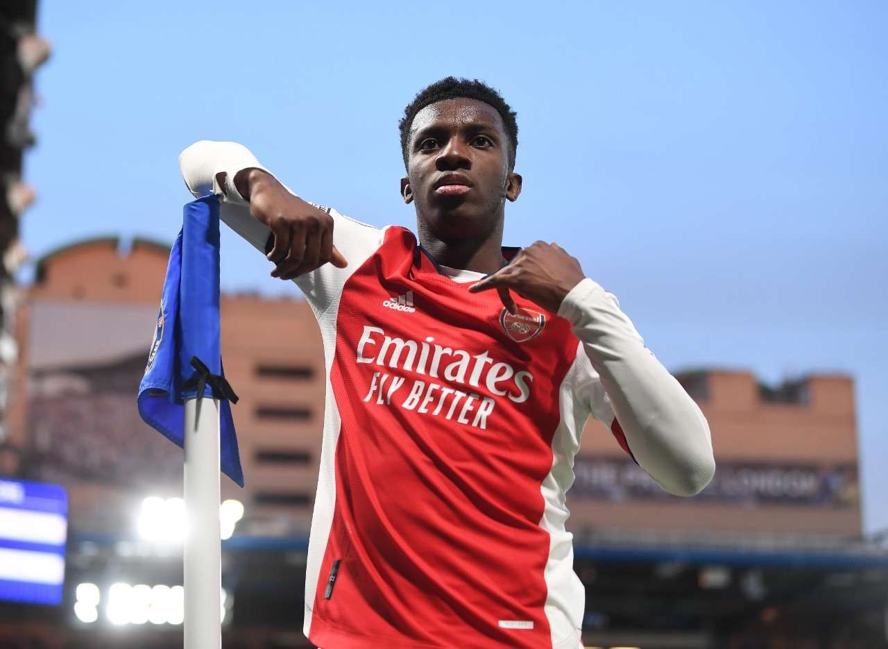 Eddie Nketiah memborong dua gol kemenangan Arsenal atas tuan rumah Chelsea 4-2. (Foto: Reuters)