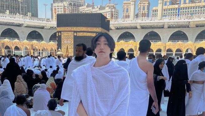 YouTuber Korea Selatan, Daud Kim melaksanakan ibadah umrah perdana setelah menjadi mualaf. (Foto: Instagram)