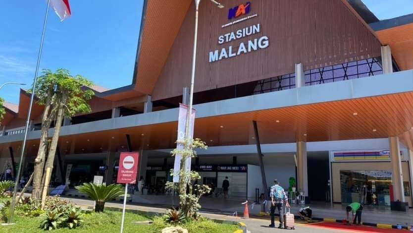 Para penumpang yang berangkat dari Stasiun Malang (Foto: Lalu Theo/Ngopibareng.id)