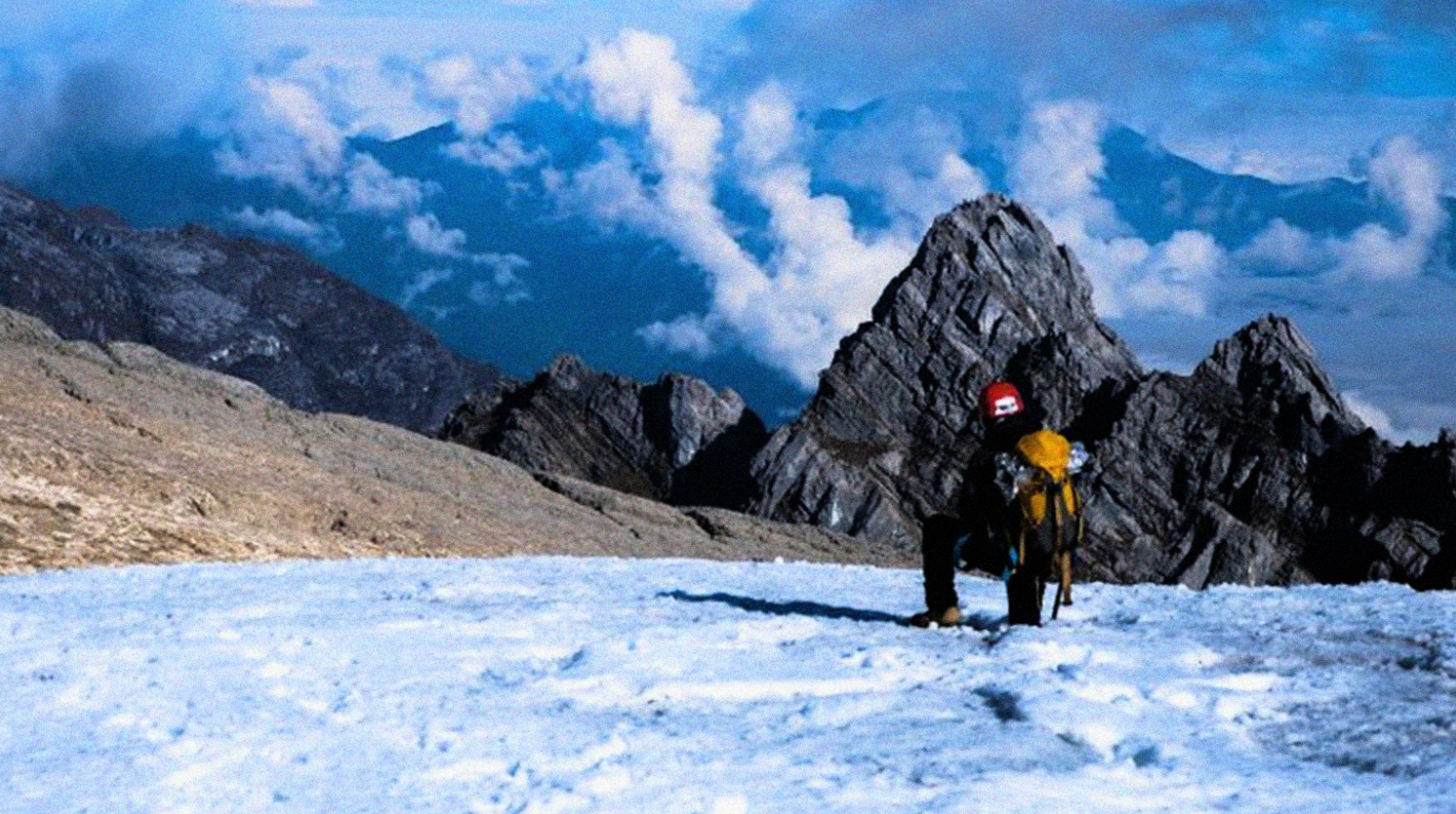 Es abadi di Puncak Jaya, puncak gunung Jawawijaya di Papua, diperkirakan punah tahun 2025-2027 akibat pemanasan global. (Foto: kmp)