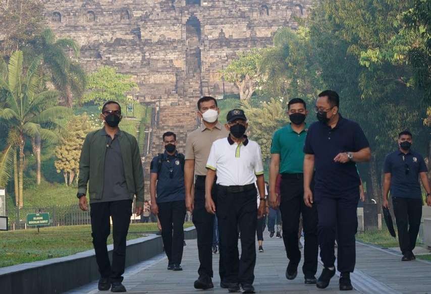 Wapres KH Ma'ruf Amin mennjau penataan lawasan Borobudir (foto: Setwapres)