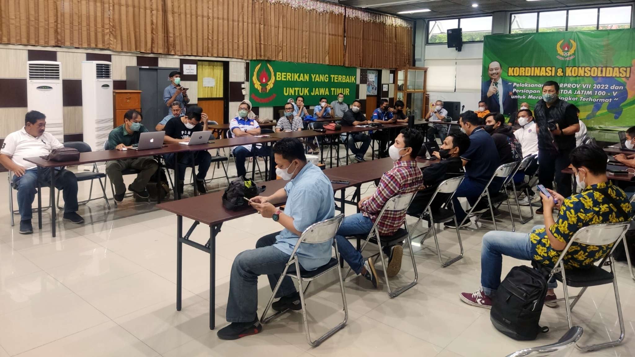 Suasana sarasehan olahraga di Gedung KONI Jatim, Surabaya, Sabtu 23 April 2022. (Foto: Fariz Yarbo/Ngopibareng.id)