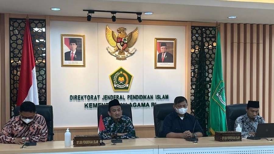 Direktur KSKK Madrasah jelaskan pencairan dana BOS Madrasah. (Foto: Kemenag)