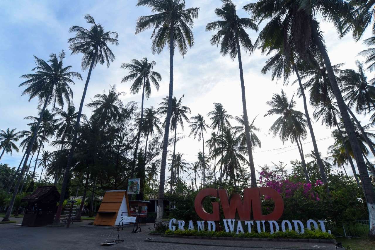 Pantai Grand Watu Dodol di Banyuwangi. (Foto: Muh Jaini/Ngopibareng.id)