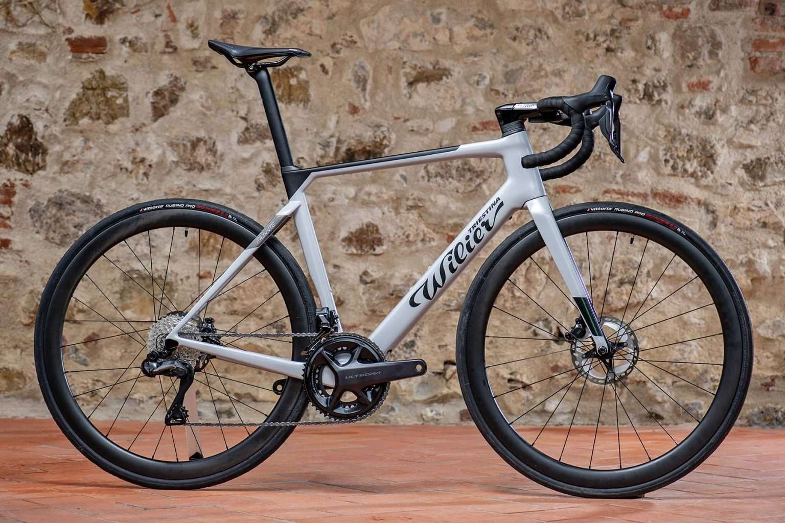 Wilier FIlante Hybrid hanya berbobot 10 kg jauh lebih ringan dibandingkan sepeda hybrid lain