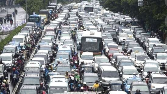 Ilustrasi penumpukan kendaraan di jalan tol Cipali saat ada perbaikan ruas jalan. (Foto: Istimewa)