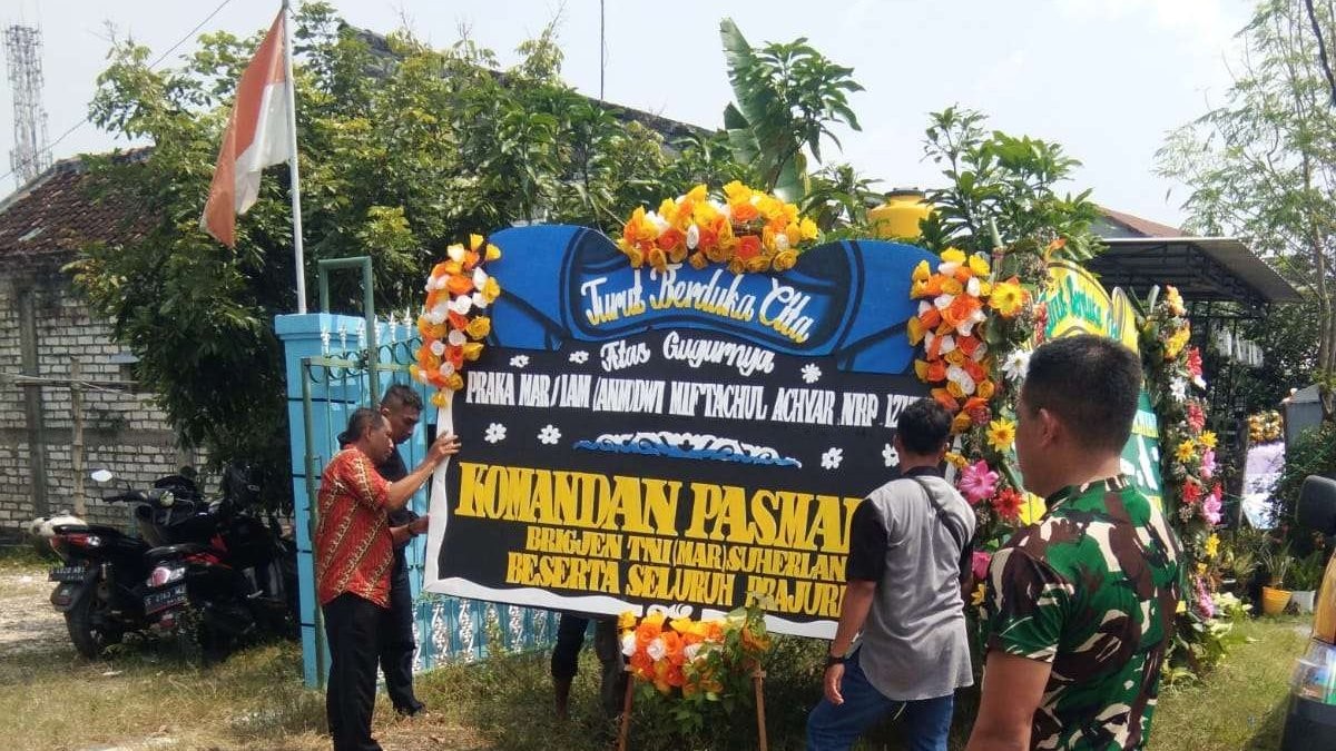 Suasana rumah duka Pratu Marinir Dwi Miftakhul Ahyar. (Foto: Imron Rosidi/Ngopibareng.id)