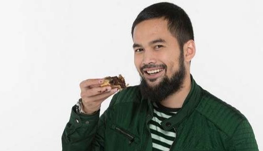 Teuku Wisnu mempromosikan usaha kuenya, Malang Strudel. (Foto: Dok. Pribadi)