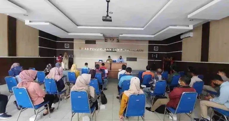 Sebagai persiapan realisasi program BSPS 2022, Dinas Perumahan dan Pemukiman Kabupaten Jombang menyelenggarakan pembekalan pendamping atau tenaga fasilitator lapangan. (Foto: Istimewa)