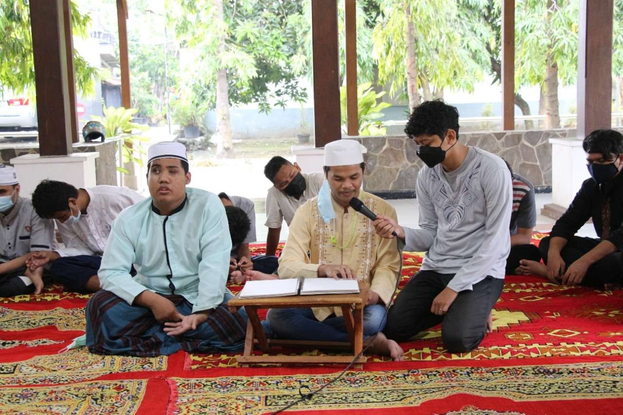 RS Mata Undaan dalam acara Buka Bersama di Yayasan Pendidikan Anak-Anak Buta Gebang, Surabaya dalam rangka memperingati Hari Ulang Tahun yang ke-89 (Foto: Dok RS Mata Undaan/Ngopibareng.id)