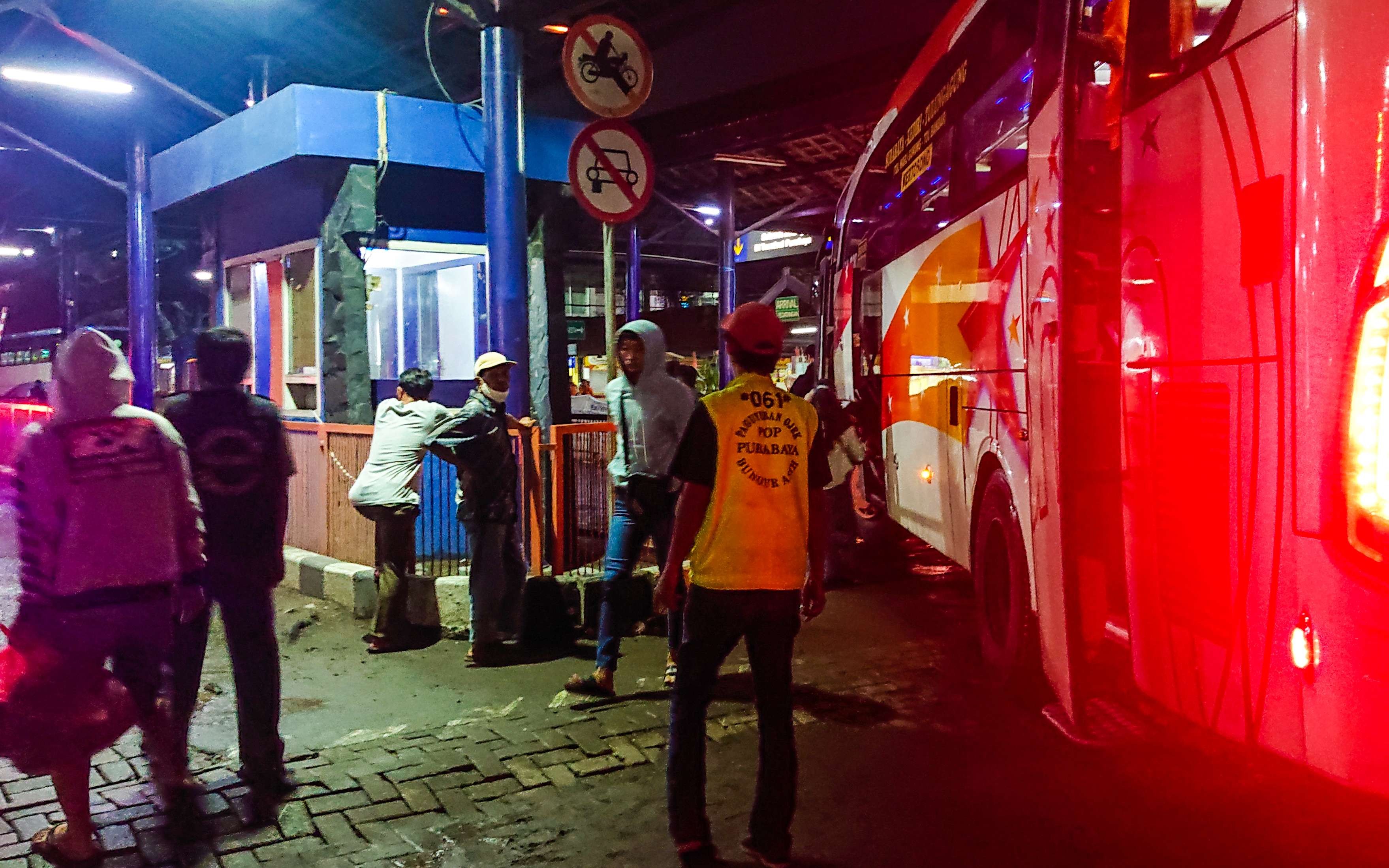 Suasana di Terminal Purabaya, Bungurasih. (Foto: Aini Arifin/Ngopibareng.id)