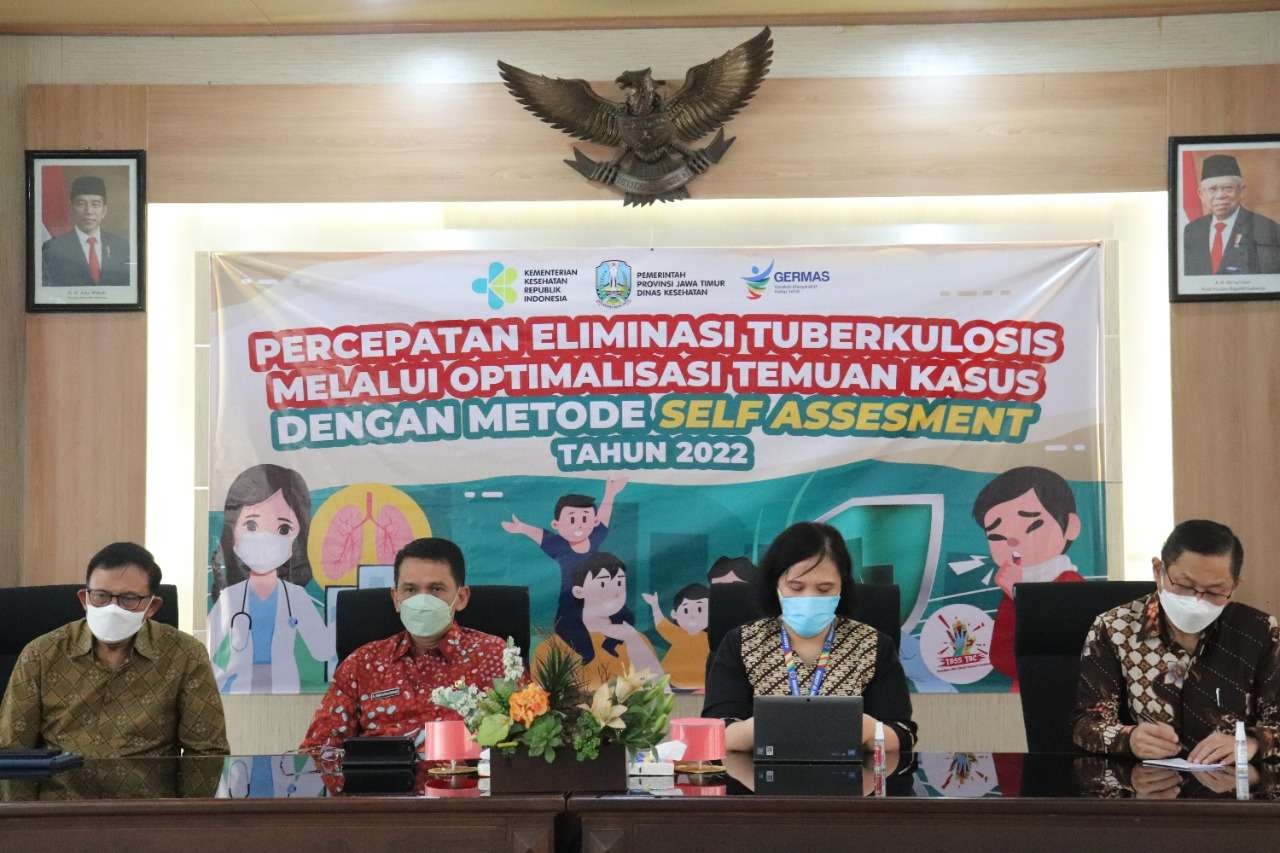 Dinkes Jatim dan FK Unair yang bekerjasama untuk sebarkan aplikasi deteksi TBC secara mandiri di masyarakat. (Foto: Istimewa)