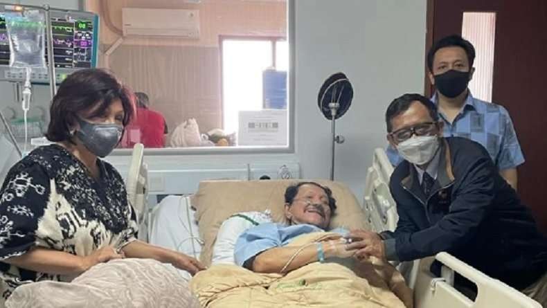 Mahfud MD menjenguk eks Kepala Badan Intelijen Negara (BIN) AM Hendropriyono. (Foto: Instagram Mahfud MD)