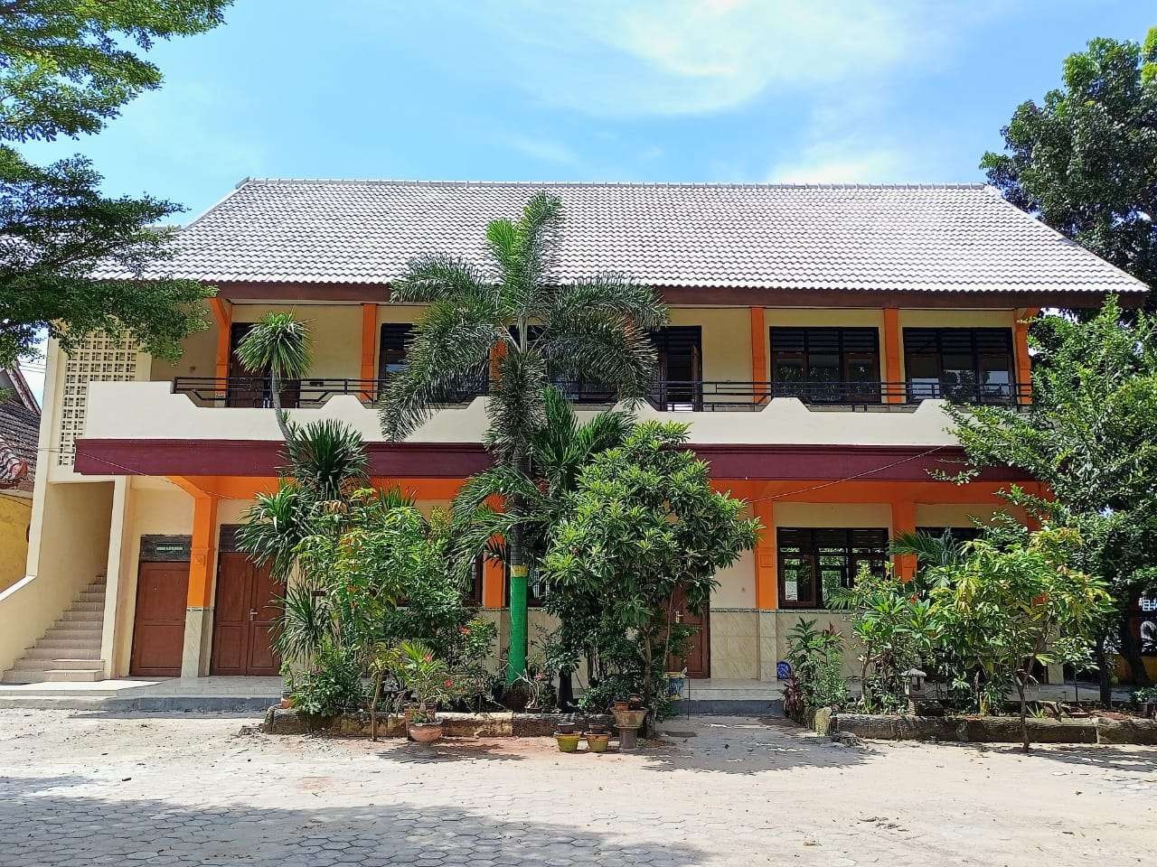 Bangunan gedung sekolah yang telah selesai direnovasi. (Foto: Dok. Istimewa)