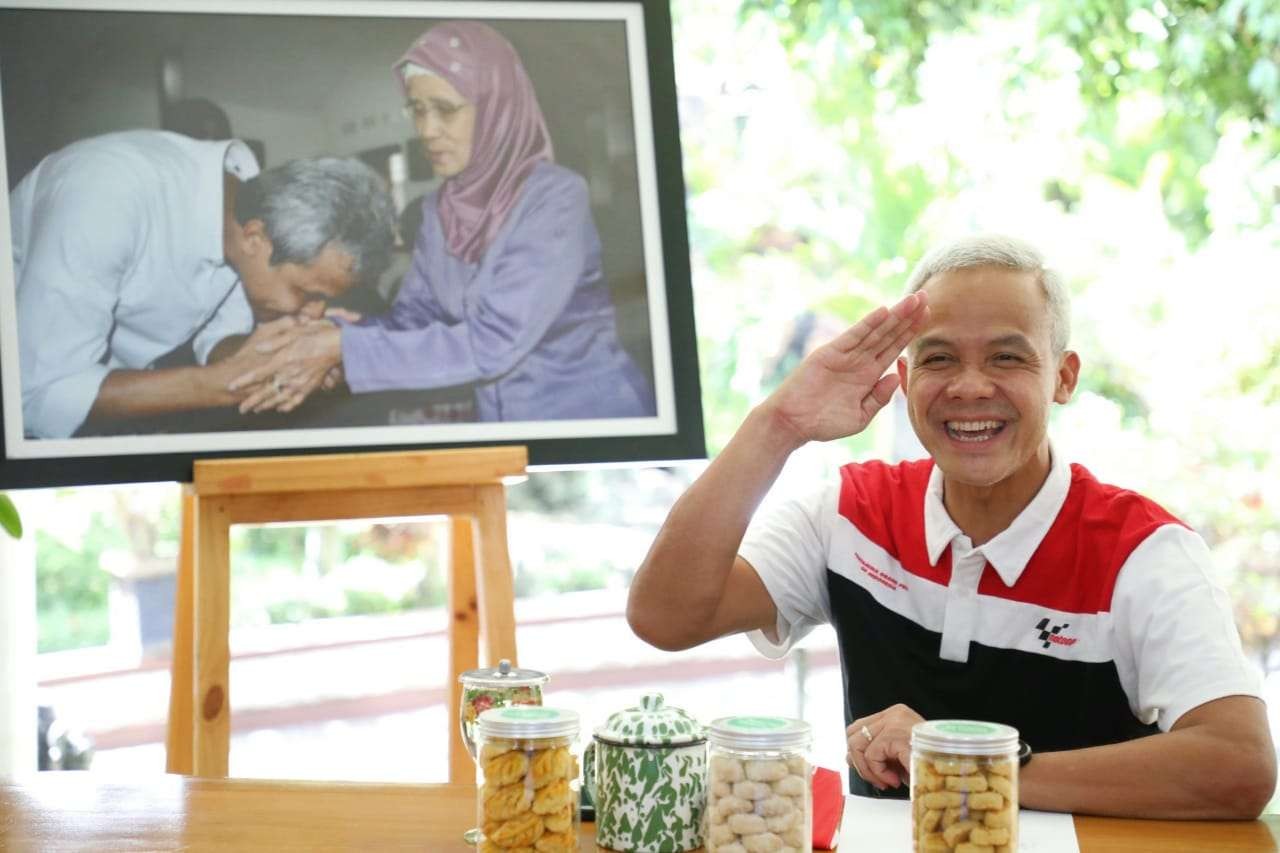 Gubernur Ganjar Pranowo saat menyapa warga secara virtual dalam acara open house Lebaran. (Foto: dok. Humas Pemprov Jateng)