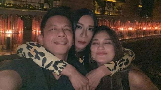 Komedian Aming pose bareng mantan kekasih, Ariel NOAH dan Luna Maya. (Foto: Instagram @amingisback)