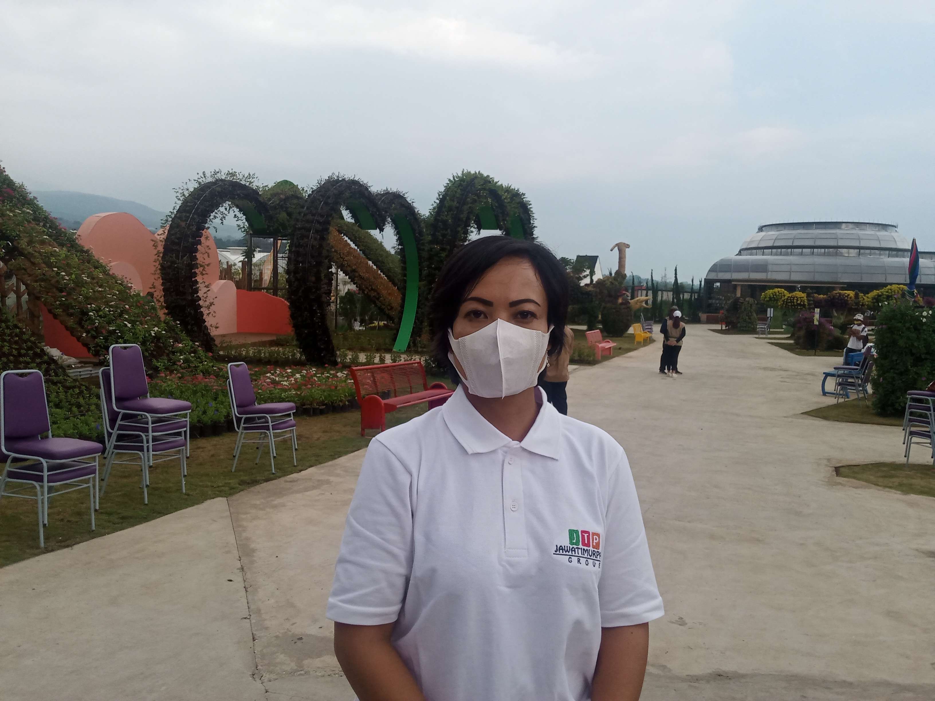 Marketing dan PR Jatim Park Grup, Titik S Ariyanto saat berada di wahana wisata Batu Love Garden (Foto: Lalu Theo/ngopibareng.id)