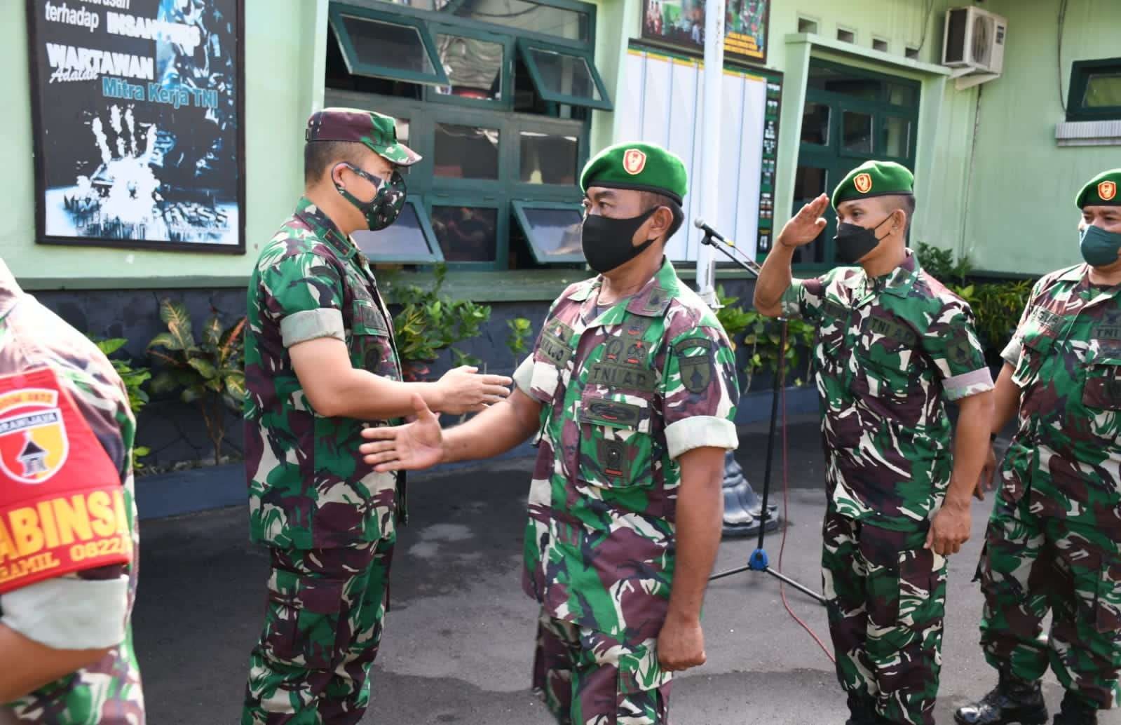 Halal bihalal Lebaran Kodim 0822 Bondowoso, Jawa Timur. (Foto: Guido Saphan/Ngopibareng.id)