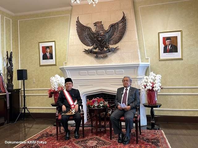 Wakil Presiden ke-10 dan 12 Indonesia, Jusuf Kalla, bersama Duta Besar Republik Indonesia (Dubes RI) untuk Jepang dan Federasi Mikronesia, Heri Akhmadi. (Foto: Istimewa)