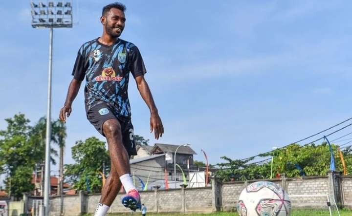 Ibrahim Musa Kosepa salah satu pemain lawas Persela yang masih bertahan. (Foto: Istimewa)