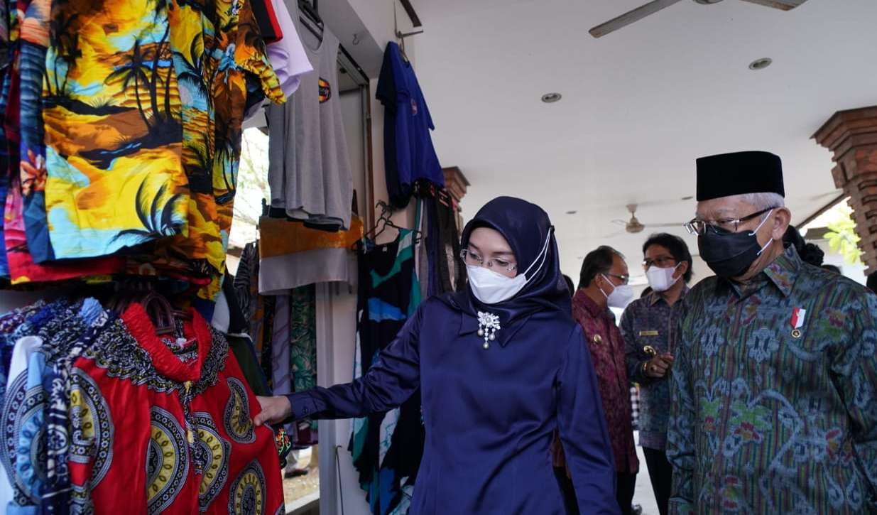 Wapres KH Ma'ruf Amin meninjau kegiatan UMKM di Bali, bangkitkan optimisme (Foto: Setwapres)