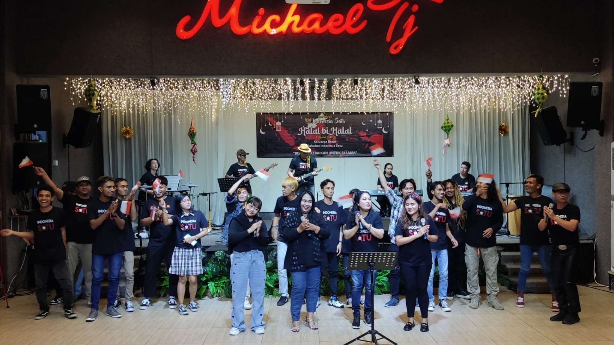 Halal bi halal pemusik Surabaya di basecamp Sahabat Indonesia Satu, Jalan Tenggilis, Surabaya, Selasa 12 Mei 2022. (Foto: Fariz Yarbo/Ngopibareng.id)