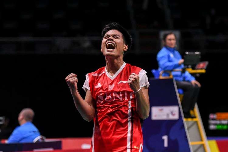 Ekspresi Syabda Perkasa Belawa usai mengalahkan tunggal Korsel di Penyisihan Grup A Piala Thomas Cup. (Foto: PBSI)